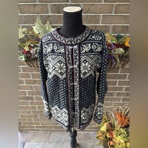 Vintage Dale of Norway Women's Black and White Patterned Wool Sweater